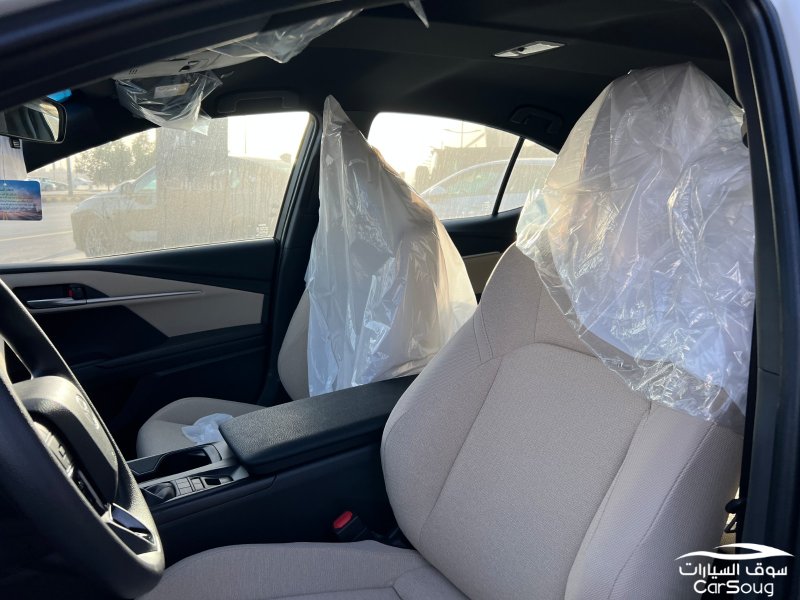 تويوتا كامري E هايبرد موديل 2025