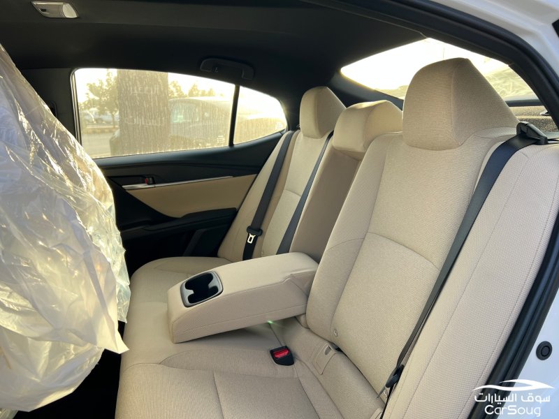 تويوتا كامري E هايبرد موديل 2025