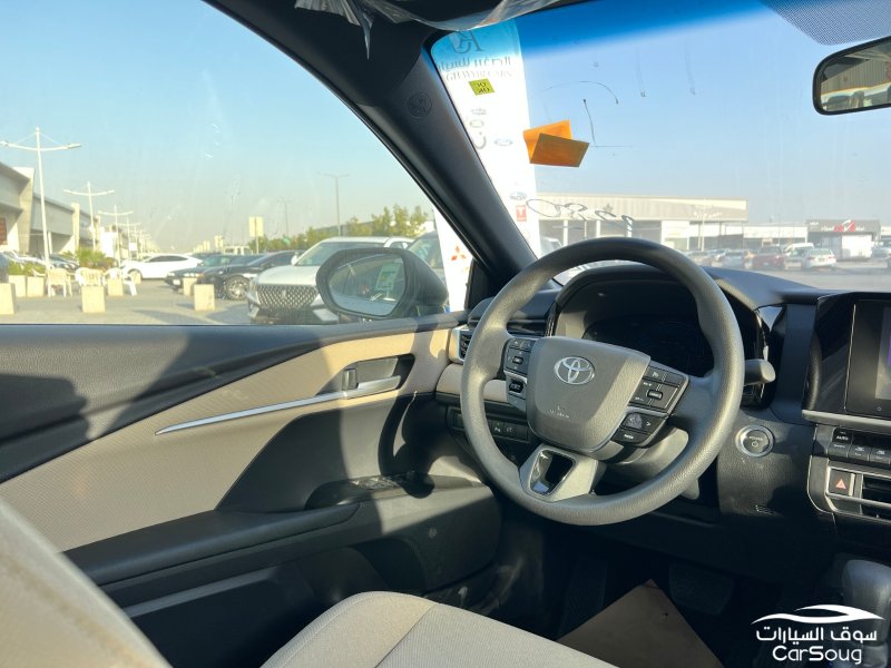 تويوتا كامري E هايبرد موديل 2025