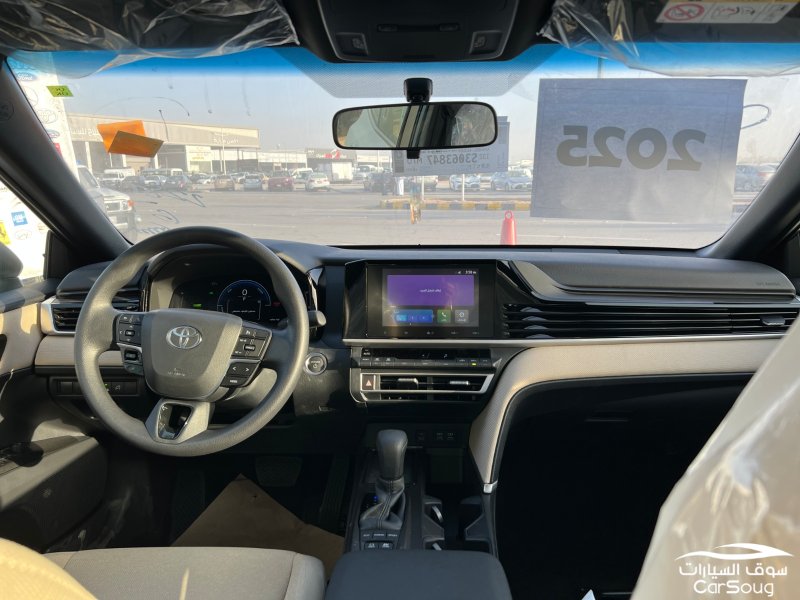 تويوتا كامري E هايبرد موديل 2025