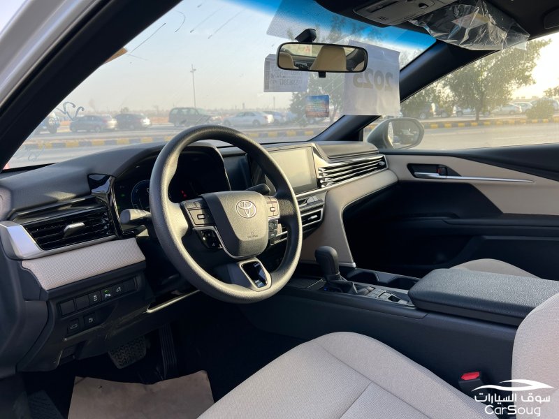 تويوتا كامري E هايبرد موديل 2025