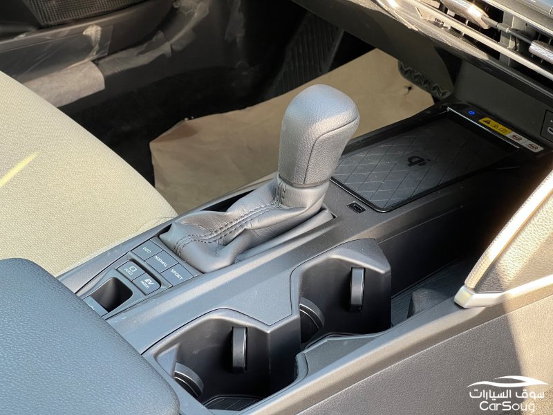 تويوتا كامري E هايبرد موديل 2025