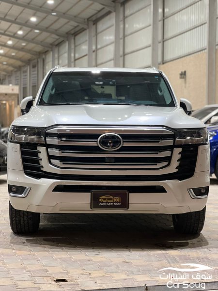 تويوتا لاندكروزر GXR-L5 موديل 2023 اعلى فئه سعودي