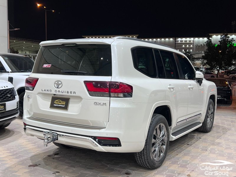 تويوتا لاندكروزر GXR-L5 موديل 2023 اعلى فئه سعودي