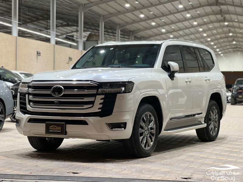 تويوتا لاندكروزر GXR-L5 موديل 2023 اعلى فئه سعودي