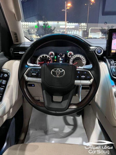 تويوتا لاندكروزر GXR-L5 موديل 2023 اعلى فئه سعودي