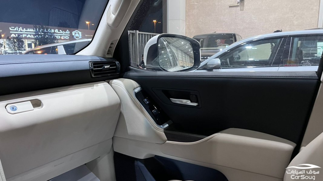 تويوتا لاندكروزر GXR-L5 موديل 2023 اعلى فئه سعودي