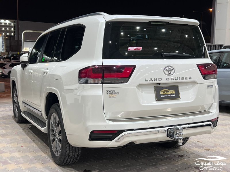 تويوتا لاندكروزر GXR-L5 موديل 2023 اعلى فئه سعودي