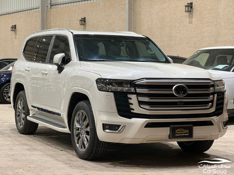 تويوتا لاندكروزر GXR-L5 موديل 2023 اعلى فئه سعودي