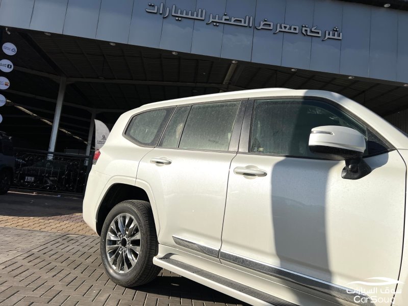 تويوتا لاندكروزر GXR-L4 موديل 2025