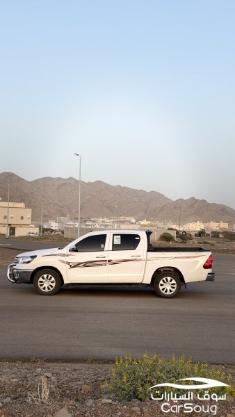 تويوتا هايلوكس 2025 ديزل للبيع