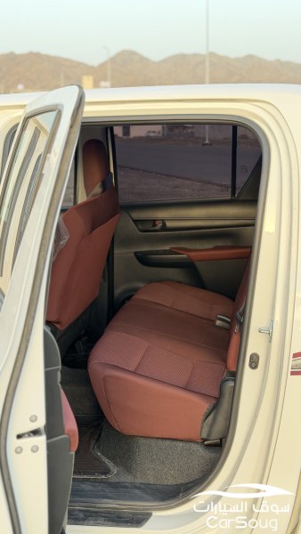 تويوتا هايلوكس 2025 ديزل للبيع